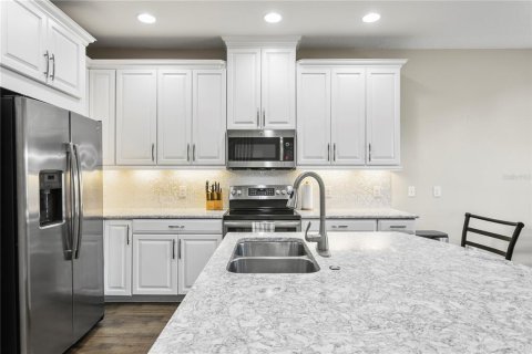 Townhouse in Tampa, Florida 3 bedrooms, 216.74 sq.m. № 1510123 - photo 8