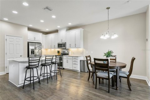 Townhouse in Tampa, Florida 3 bedrooms, 216.74 sq.m. № 1510123 - photo 11