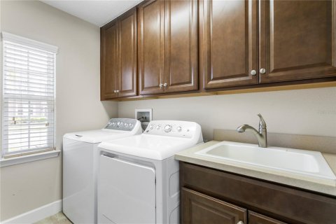 Townhouse in Tampa, Florida 3 bedrooms, 216.74 sq.m. № 1510123 - photo 24