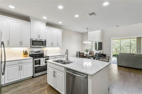 Townhouse in Tampa, Florida 3 bedrooms, 216.74 sq.m. № 1510123 - photo 4