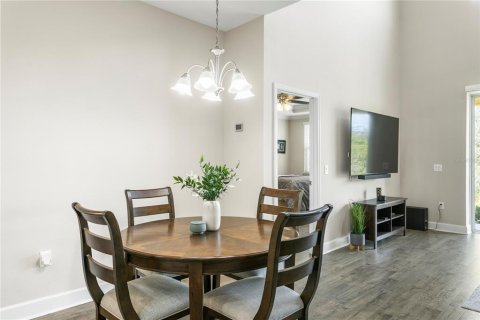 Townhouse in Tampa, Florida 3 bedrooms, 216.74 sq.m. № 1510123 - photo 10
