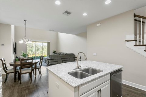 Townhouse in Tampa, Florida 3 bedrooms, 216.74 sq.m. № 1510123 - photo 9