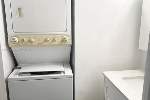 Снять в аренду кондоминиум в Майами, Флорида 2 спальни, 89.93м2, № 1728033 - фото 11