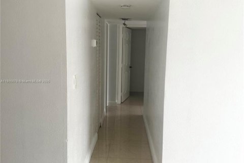 Снять в аренду кондоминиум в Майами, Флорида 2 спальни, 89.93м2, № 1728033 - фото 7