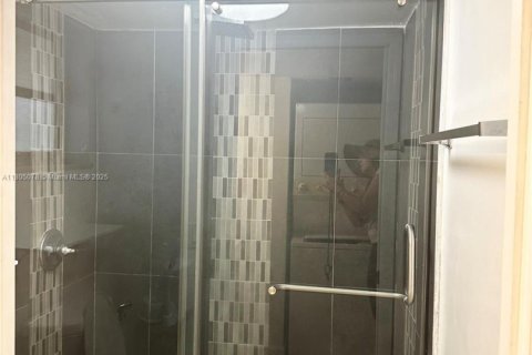 Снять в аренду кондоминиум в Майами, Флорида 2 спальни, 89.93м2, № 1728033 - фото 15