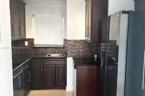 Снять в аренду кондоминиум в Майами, Флорида 2 спальни, 89.93м2, № 1728033 - фото 4