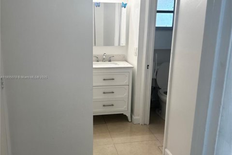 Снять в аренду кондоминиум в Майами, Флорида 2 спальни, 89.93м2, № 1728033 - фото 13