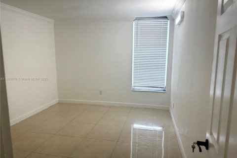 Снять в аренду кондоминиум в Майами, Флорида 2 спальни, 89.93м2, № 1728033 - фото 8