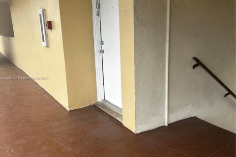 Снять в аренду кондоминиум в Майами, Флорида 2 спальни, 89.93м2, № 1728033 - фото 16