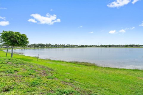Casa en alquiler en Miami, Florida, 4 dormitorios, 166.85 m2 № 1993923 - foto 20