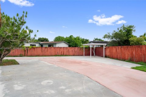 Casa en alquiler en Miami, Florida, 4 dormitorios, 166.85 m2 № 1993923 - foto 27