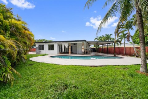 Casa en alquiler en Miami, Florida, 4 dormitorios, 166.85 m2 № 1993923 - foto 6