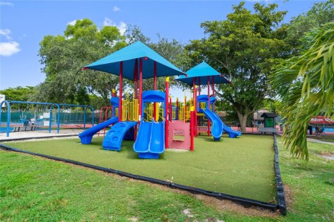 Casa en alquiler en Miami, Florida, 4 dormitorios, 166.85 m2 № 1993923 - foto 18