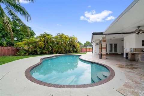 Casa en alquiler en Miami, Florida, 4 dormitorios, 166.85 m2 № 1993923 - foto 8