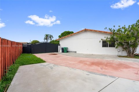 Casa en alquiler en Miami, Florida, 4 dormitorios, 166.85 m2 № 1993923 - foto 11