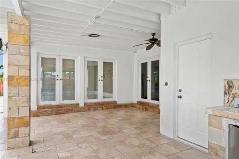 Casa en alquiler en Miami, Florida, 4 dormitorios, 166.85 m2 № 1993923 - foto 16