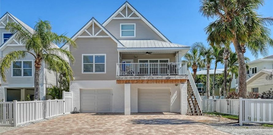 House in Holmes Beach, Florida 3 bedrooms, 176.14 sq.m. № 1572137