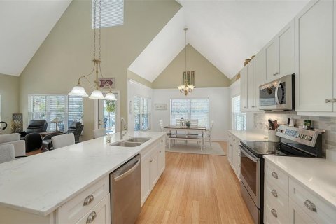 House in Holmes Beach, Florida 3 bedrooms, 176.14 sq.m. № 1572137 - photo 10