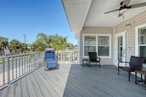House in Holmes Beach, Florida 3 bedrooms, 176.14 sq.m. № 1572137 - photo 22