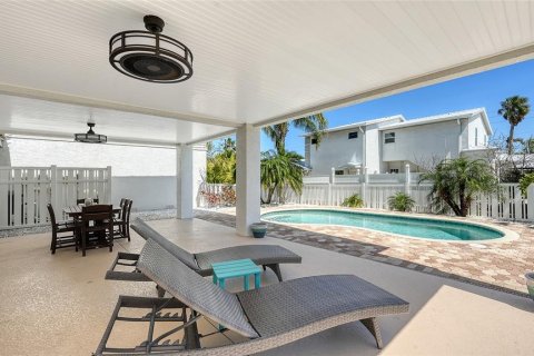 House in Holmes Beach, Florida 3 bedrooms, 176.14 sq.m. № 1572137 - photo 25