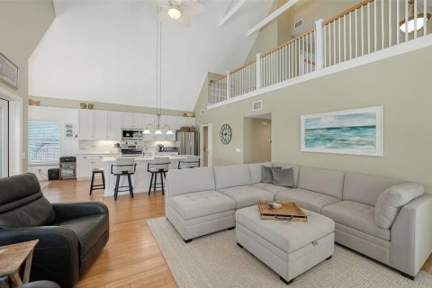 House in Holmes Beach, Florida 3 bedrooms, 176.14 sq.m. № 1572137 - photo 7