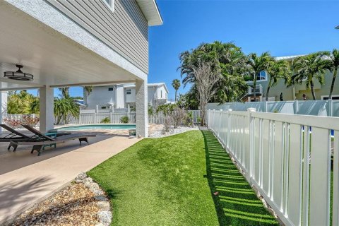 House in Holmes Beach, Florida 3 bedrooms, 176.14 sq.m. № 1572137 - photo 24