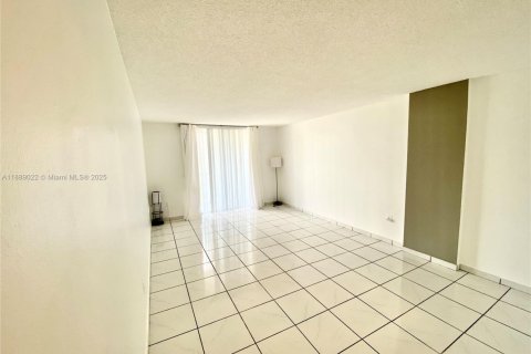 Condo in North Miami Beach, Florida, 1 bedroom  № 1946903 - photo 15