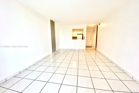 Condo in North Miami Beach, Florida, 1 bedroom  № 1946903 - photo 12