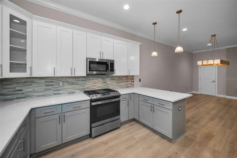 Townhouse in Tarpon Springs, Florida 3 bedrooms, 207.17 sq.m. № 2150269 - photo 12