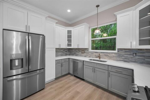 Townhouse in Tarpon Springs, Florida 3 bedrooms, 207.17 sq.m. № 2150269 - photo 11