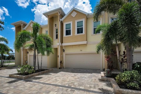 Townhouse in Tarpon Springs, Florida 3 bedrooms, 207.17 sq.m. № 2150269