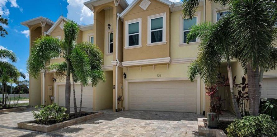 Townhouse in Tarpon Springs, Florida 3 bedrooms, 207.17 sq.m. № 2150269