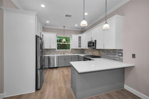 Townhouse in Tarpon Springs, Florida 3 bedrooms, 207.17 sq.m. № 2150269 - photo 13