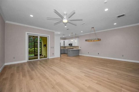 Townhouse in Tarpon Springs, Florida 3 bedrooms, 207.17 sq.m. № 2150269 - photo 8