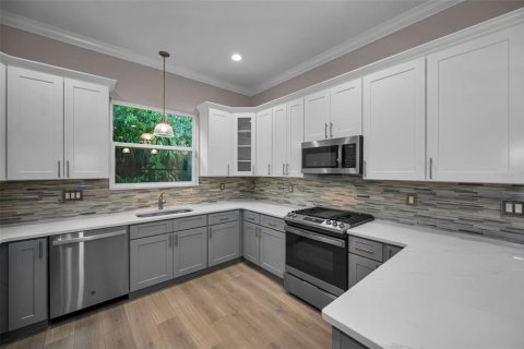 Townhouse in Tarpon Springs, Florida 3 bedrooms, 207.17 sq.m. № 2150269 - photo 2