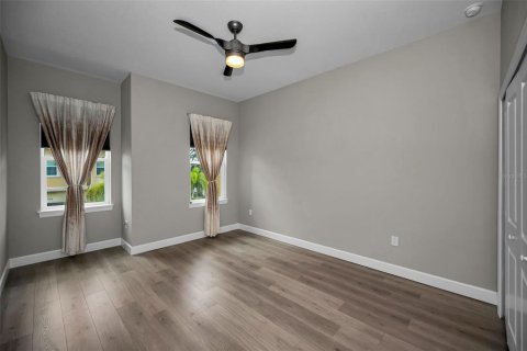 Townhouse in Tarpon Springs, Florida 3 bedrooms, 207.17 sq.m. № 2150269 - photo 25