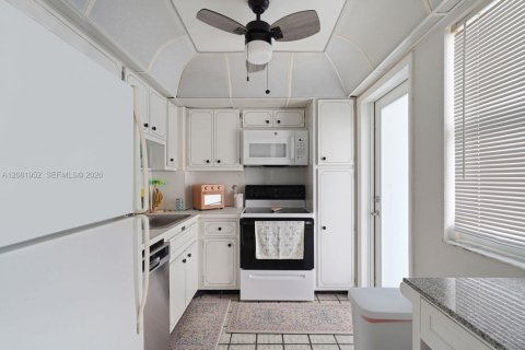 Copropriété à vendre à Pompano Beach, Floride: 1 chambre, 72 m2 № 2351315 - photo 9