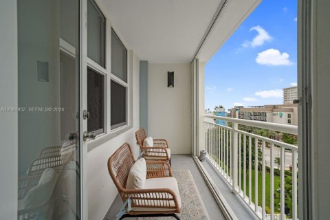 Copropriété à vendre à Pompano Beach, Floride: 1 chambre, 72 m2 № 2351315 - photo 16