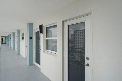 Copropriété à vendre à Pompano Beach, Floride: 1 chambre, 72 m2 № 2351315 - photo 4