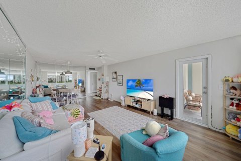Copropriété à vendre à Pompano Beach, Floride: 1 chambre, 72 m2 № 2351315 - photo 5