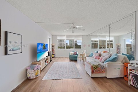 Copropriété à vendre à Pompano Beach, Floride: 1 chambre, 72 m2 № 2351315 - photo 6