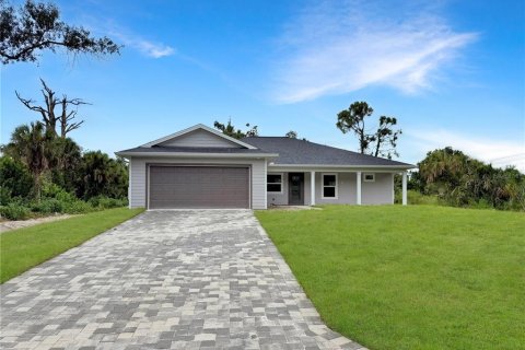 Casa en venta en Port Charlotte, Florida, 3 dormitorios, 155.89 m2 № 1909433 - foto 1