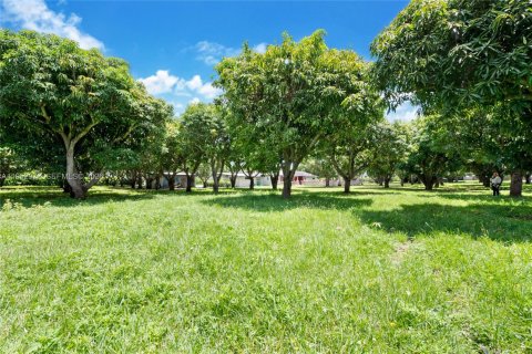 Propiedad comercial en venta en Cutler Bay, Florida № 2008726 - foto 14