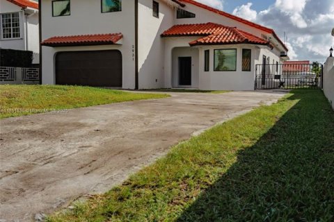 House in Miami, Florida 5 bedrooms, 345.41 sq.m. № 1871380 - photo 2
