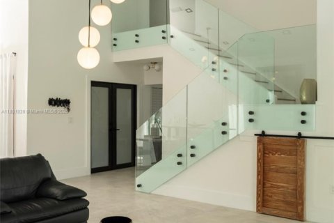 House in Miami, Florida 5 bedrooms, 345.41 sq.m. № 1871380 - photo 14