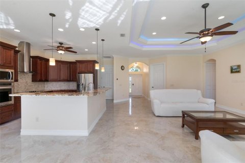 House in Sarasota, Florida 3 bedrooms, 188.22 sq.m. № 1430820 - photo 11