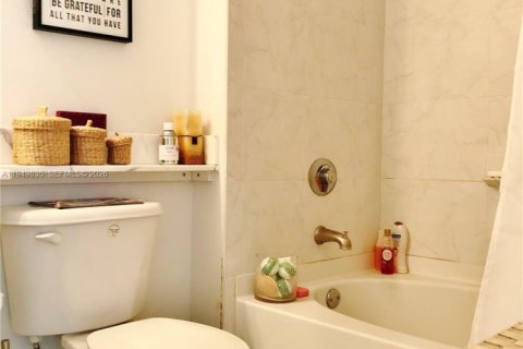 Снять в аренду кондоминиум в Майами, Флорида 1 спальня, 63.64м2, № 2005722 - фото 8