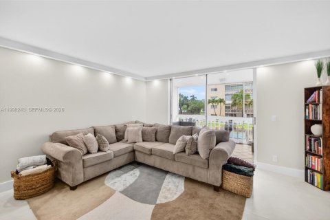 Condo in Hallandale Beach, Florida, 2 bedrooms  № 2066085 - photo 27