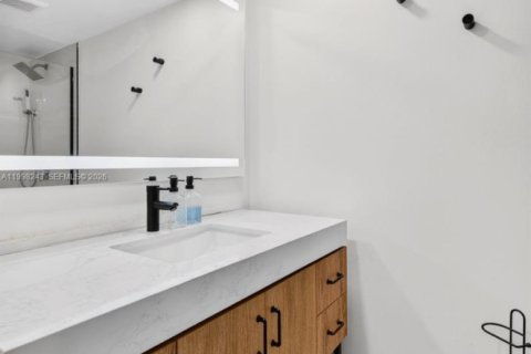 Condo in Hallandale Beach, Florida, 2 bedrooms  № 2066085 - photo 18