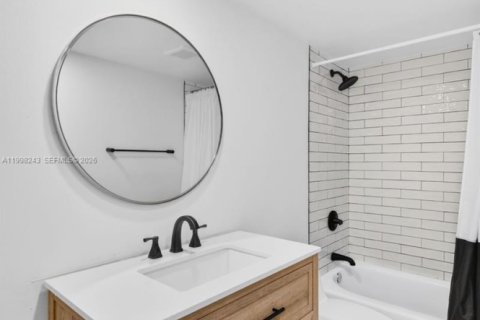 Condo in Hallandale Beach, Florida, 2 bedrooms  № 2066085 - photo 9